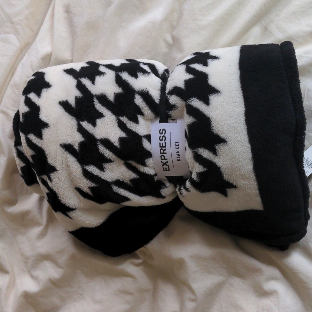 New! Express houndstooth blanket